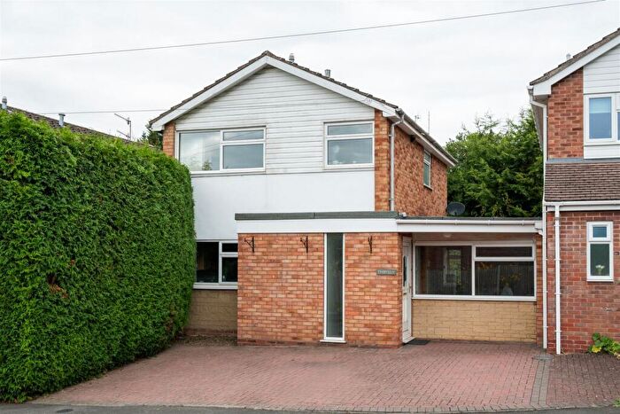 3 Bedroom Link Detached House For Sale In Lodge Close, Bewdley, DY12