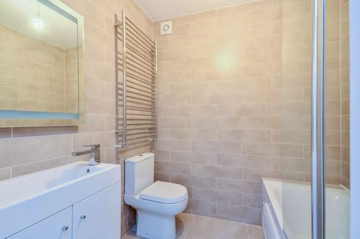 2 Bedroom Flat To Rent In Rye Lane, Peckham Rye, London, SE15