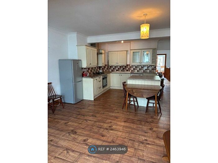 3 Bedroom Flat To Rent In Port Tennant Road, Port Tennant, Swansea, SA1