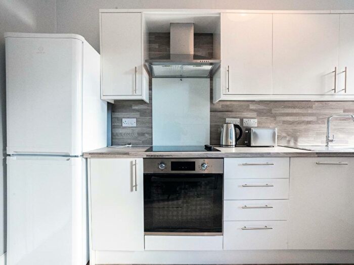 3 Bedroom Flat To Rent In Parsons Green Terrace, Meadowbank, Edinburgh, EH8