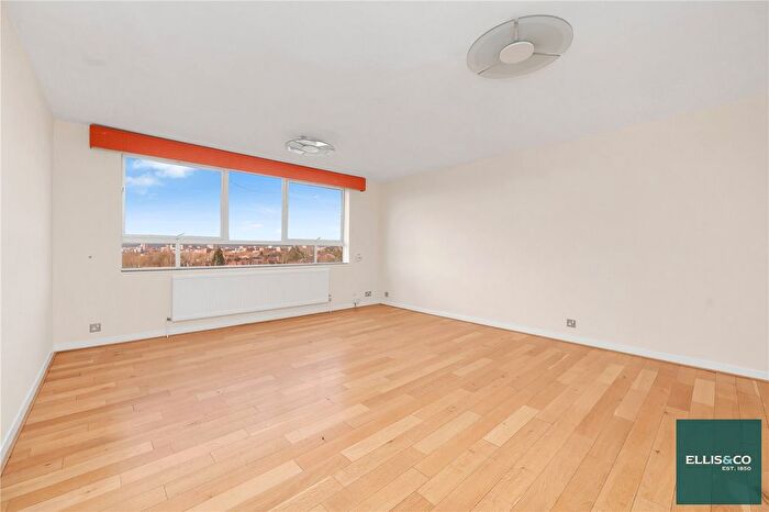2 Bedroom Flat For Sale In High Mount, Station Road, Hendon, NW4