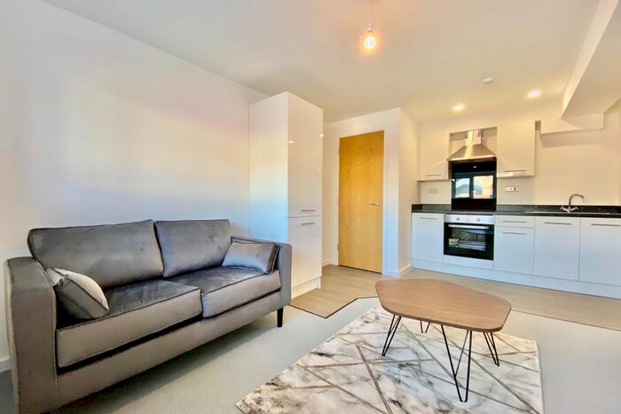 1 Bedroom Flat To Rent In Viaduct Road, Leeds, West Yorkshire, LS4