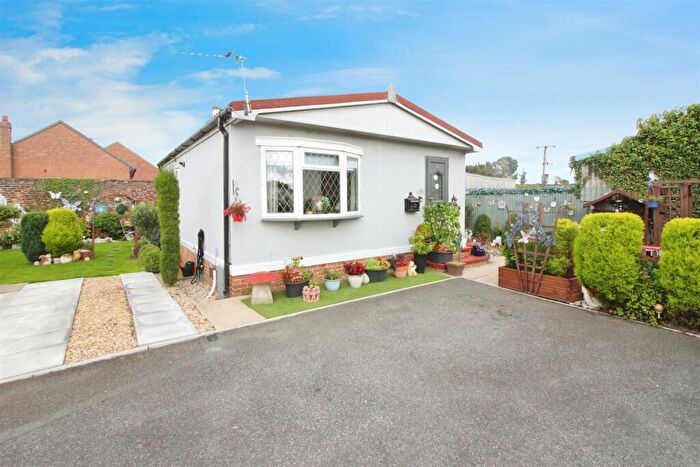 2 Bedroom Park Home For Sale In Little Preston Hall, Park Home Estate. Little Preston, Leeds, LS26