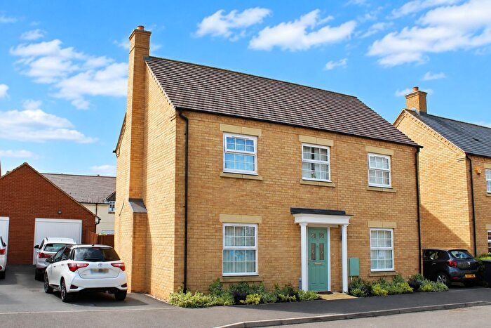 4 Bedroom Detached House For Sale In Willowherb Way, Stotfold, Hitchin, SG5