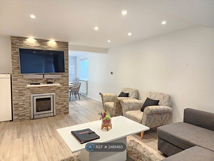 3 Bedroom Semi-Detached House To Rent In Villiers Road, Bicester, OX26