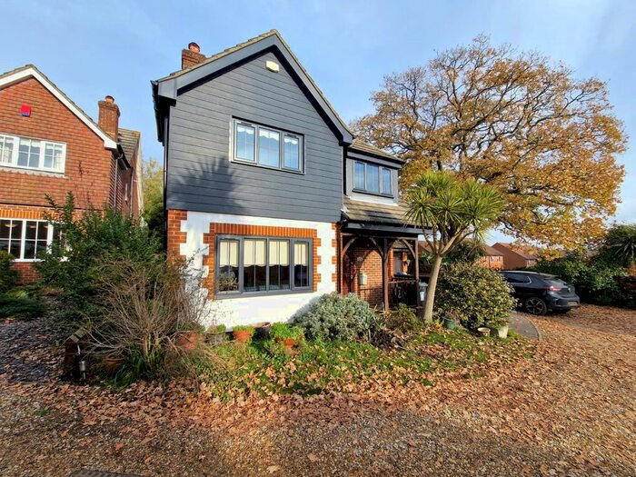 4 Bedroom Detached House To Rent In Hamble Lane, Southampton, SO31