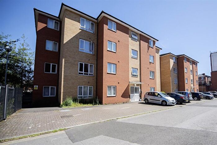 2 Bedroom Flat To Rent In Player Street, Nottingham, NG7