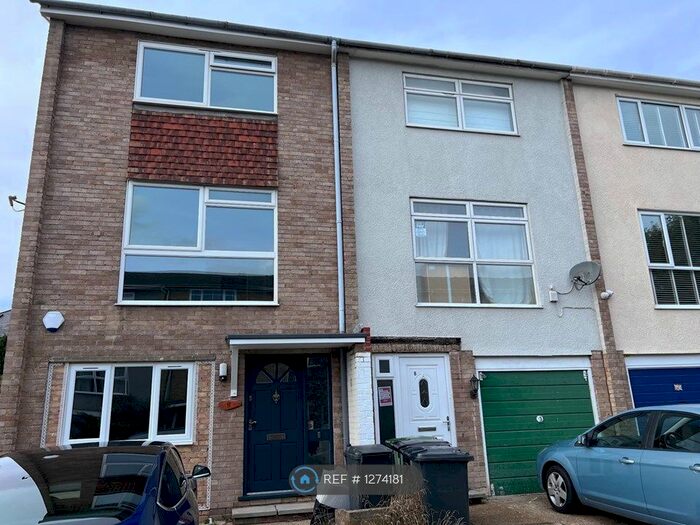 5 Bedroom Semi-Detached House To Rent In April Glen, London, SE23