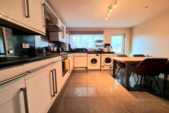 3 Bedroom Property To Rent In Llanover Road, London, SE18