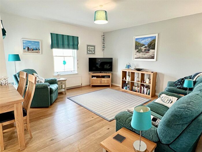2 Bedroom Flat For Sale In Emslie Road, Falmouth, TR11