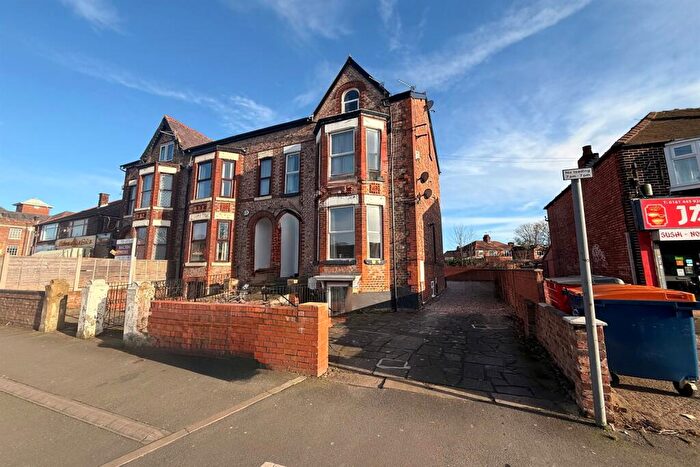 8 Bedroom Semi Detached House To Rent In **£ Per Person Per Week** Wilmslow Road, Manchester, M20
