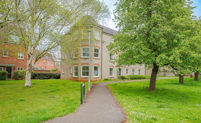 3 Bedroom Flat To Rent In Bramley Copse, Long Ashton, BS41