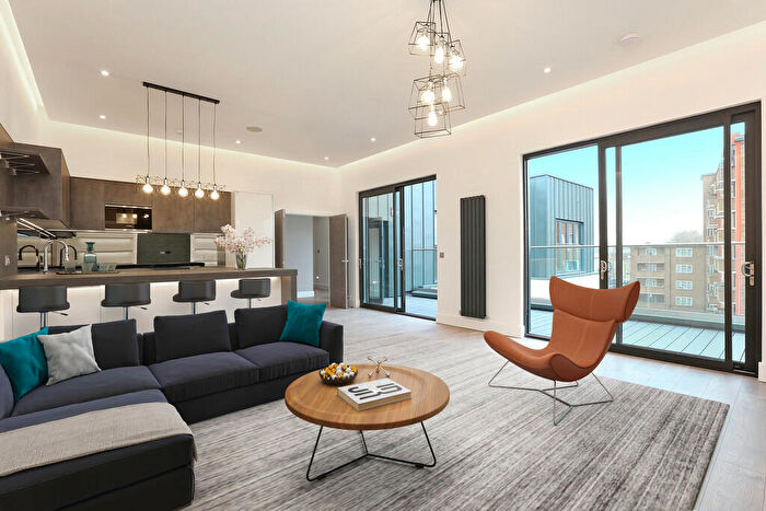 3 Bedroom Penthouse To Rent In Karam Court, Commercial Road, Whitechapel, London, E1