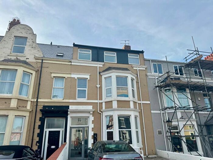 2 Bedroom Apartment To Rent In South Parade, Whitley Bay, NE26