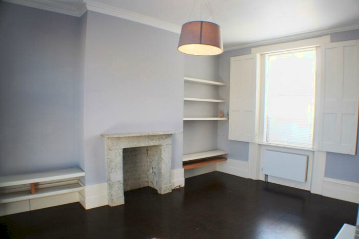 3 Bedroom Maisonette To Rent In Bloom Grove, West Norwood, London, SE27