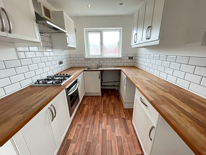 2 Bedroom Flat To Rent In Honeysuckle Grove, Cardiff, CF5