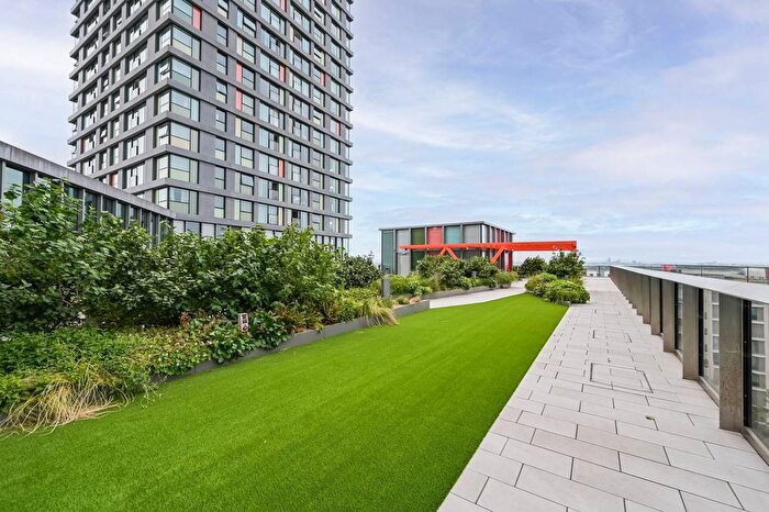 2 Bedroom Flat To Rent In Portlands Place, East Village, Stratford, London, E20