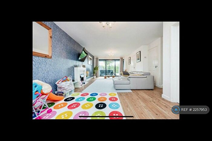 3 Bedroom Semi-Detached House To Rent In Lincroft, Oakley, Bedford, MK43