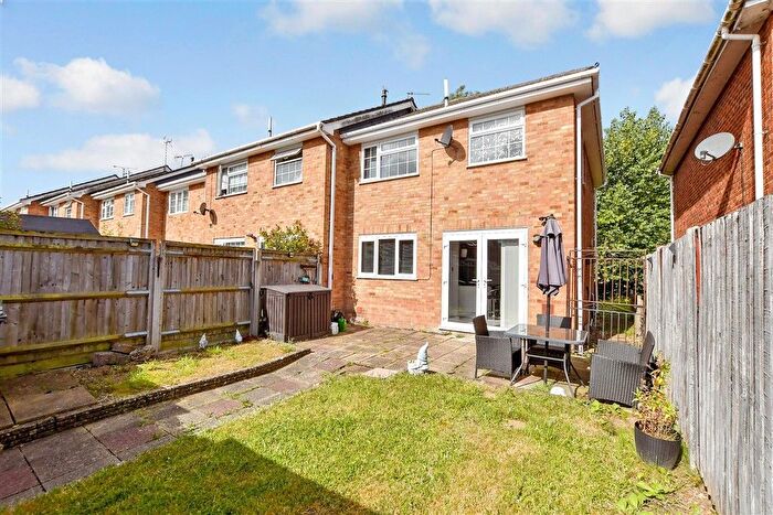 3 Bedroom End Of Terrace House For Sale In Willington Street, Maidstone, Kent, ME15