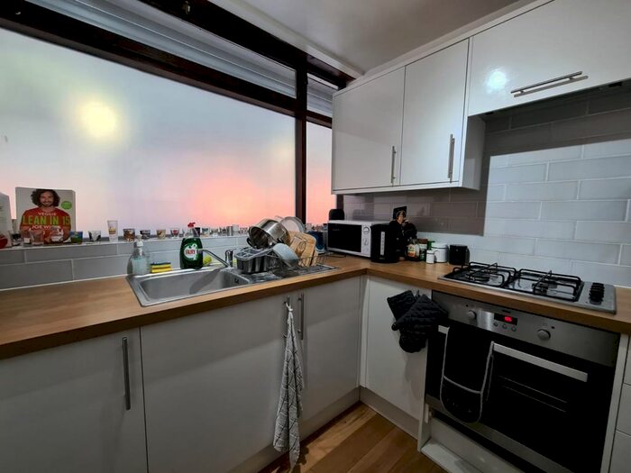 2 Bedroom Flat To Rent In Chilton Grove, London, SE8