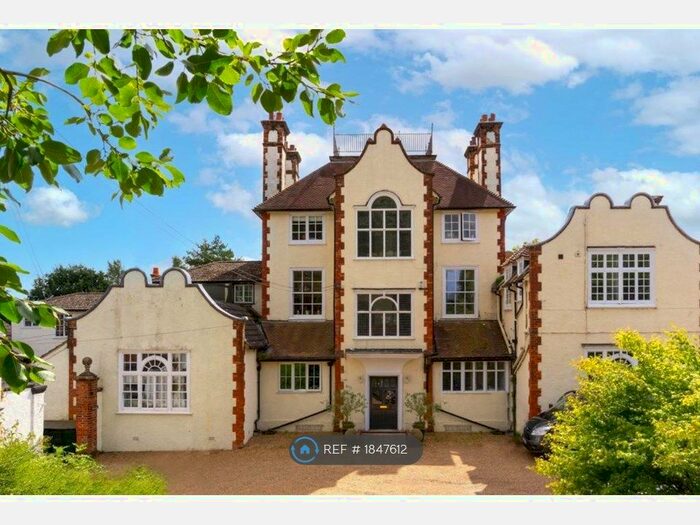 3 Bedroom Flat To Rent In Gatton Park, Reigate, RH2