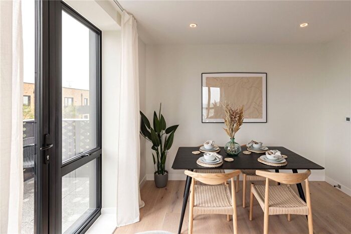 2 Bedroom Flat For Sale In Hanwell Square, Boston Road, London, W7