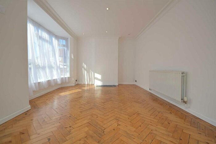 3 Bedroom Semi-Detached House To Rent In Woodbridge Road, Barking, IG11