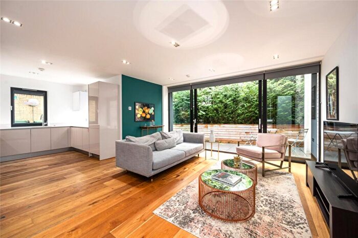 2 Bedroom Apartment To Rent In Gifford Street, N1