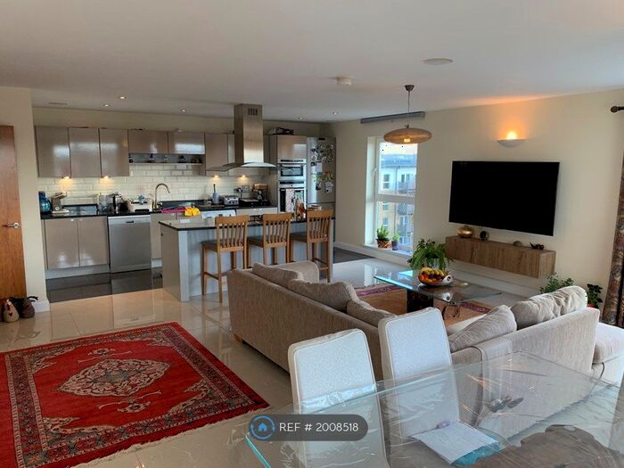 3 Bedroom Flat To Rent In Catalonia, Watford, WD18