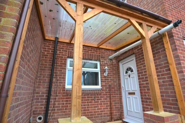 3 Bedroom Terraced House To Rent In Drewett Close, Reading, RG2