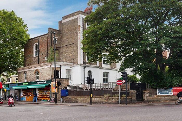 3 Bedroom Flat To Rent In Camden Road, Camden, N7