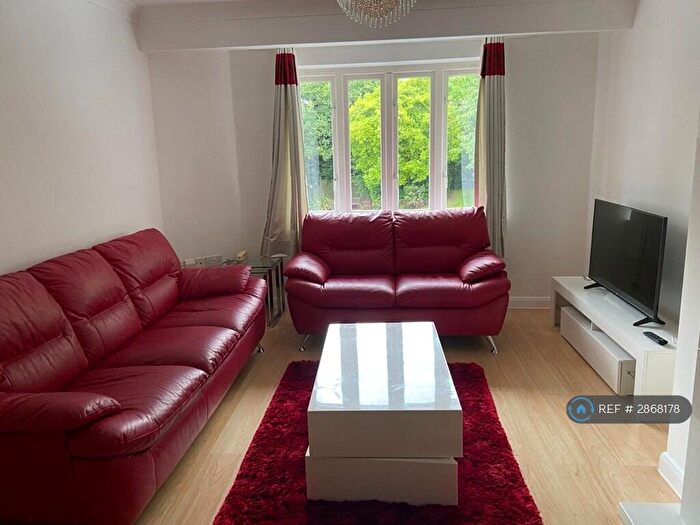 2 Bedroom Flat To Rent In Roxborough Park, Harrow, HA1