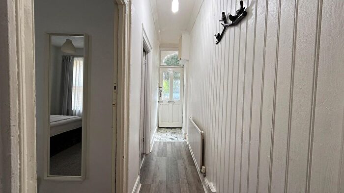 2 Bedroom Flat To Rent In Lawton Road, Leyton, E10