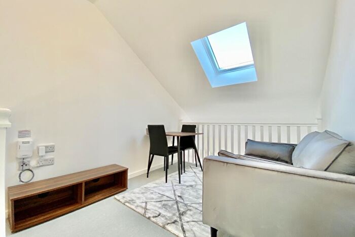 1 Bedroom Apartment To Rent In Viaduct Road, Leeds, West Yorkshire, LS4