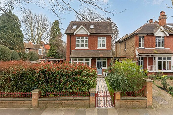3 Bedroom Detached House For Sale In Walpole Road, Twickenham, TW2