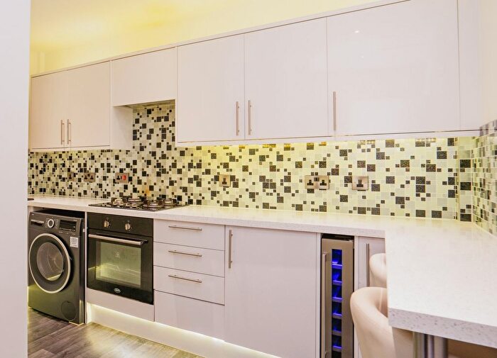 1 Bedroom Flat To Rent In Prince Of Wales Apartments, Esplanade, Scarborough, North Yorkshire, YO11