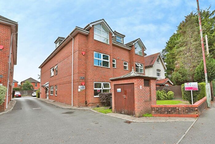 2 Bedroom Flat For Sale In Richmond Park Road, Bournemouth, Dorset, BH8