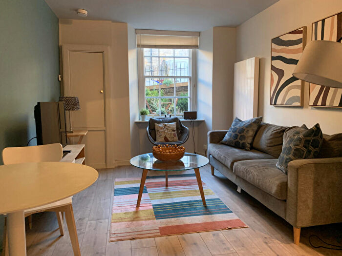 1 Bedroom Flat To Rent In , Cumberland Street North West Lane, Edinburgh, EH3
