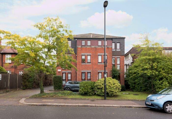 2 Bedroom Flat To Rent In Uplands Park Road, Enfield, EN2