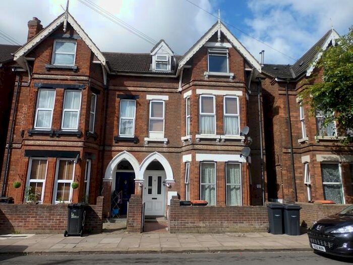 1 Bedroom Flat To Rent In Spenser Road, Bedford, MK40