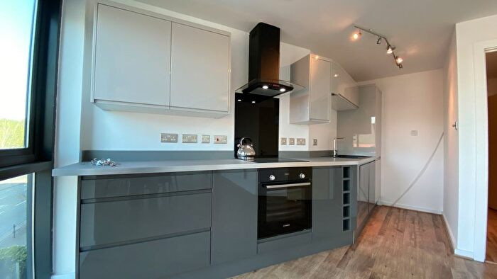 2 Bedroom Flat To Rent In Chapel Street, Salford, M3