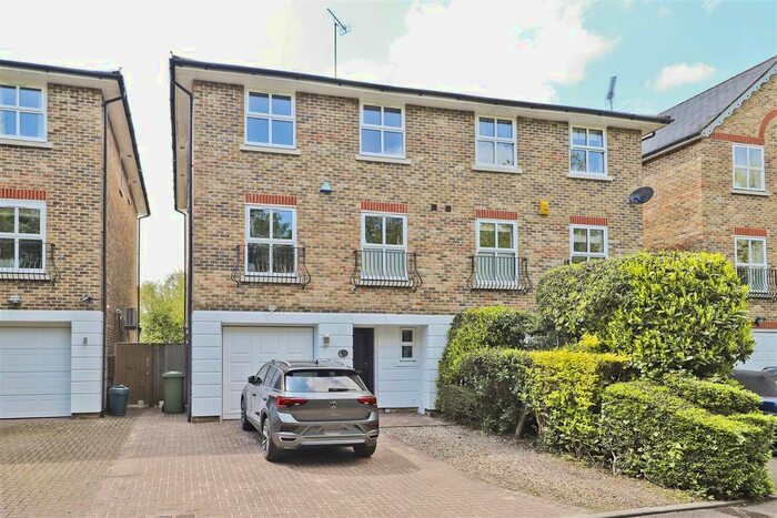 4 Bedroom Town House For Sale In Jacks Lane, Harefield, Uxbridge, UB9