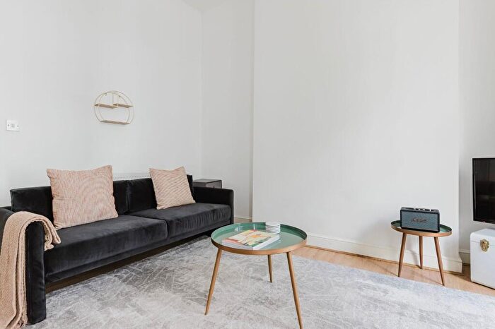 Studio To Rent In Mornington Crescent, London, NW1