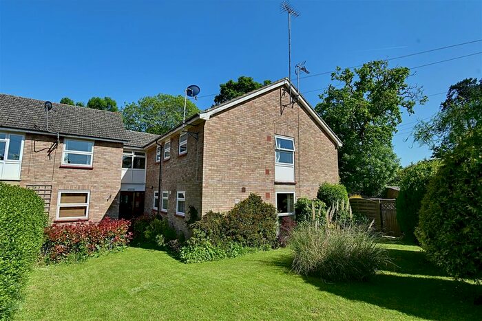 2 Bedroom Flat For Sale In Turners Close, Bramfield, Hertford, SG14