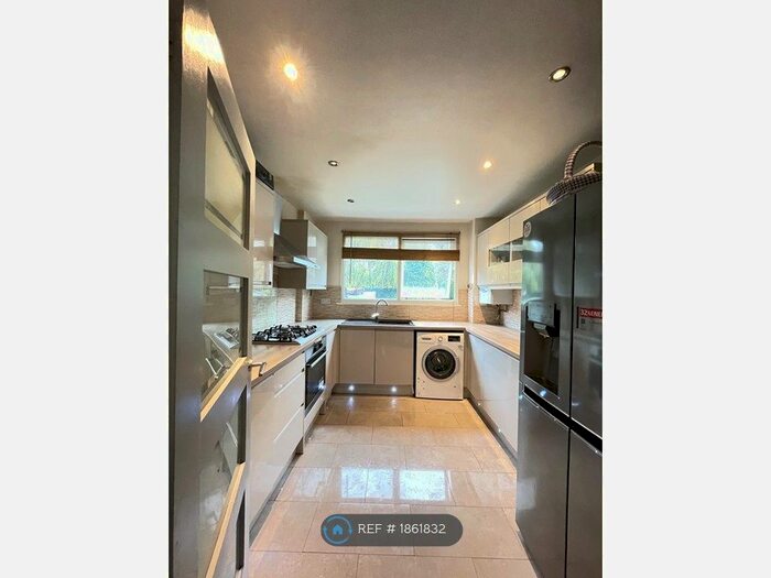 3 Bedroom Terraced House To Rent In Lynton Green, Maidenhead, SL6