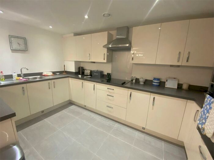 1 Bedroom Retirement Property To Rent In Albert Court, Reading Road, Henley-on-Thames, RG9