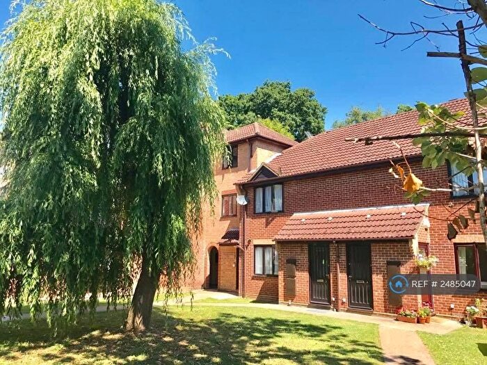 2 Bedroom Flat To Rent In Nursery Gardens, Chandler's Ford, Eastleigh, SO53