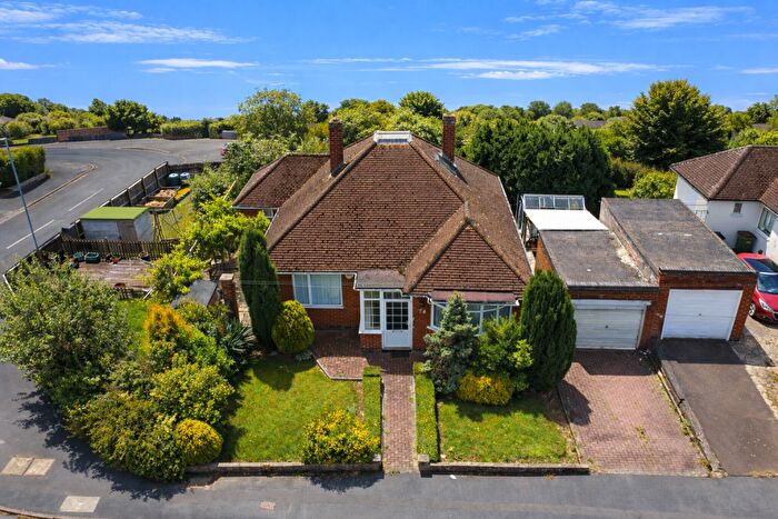 3 Bedroom Bungalow To Rent In Uplands Road, Oadby, LE2