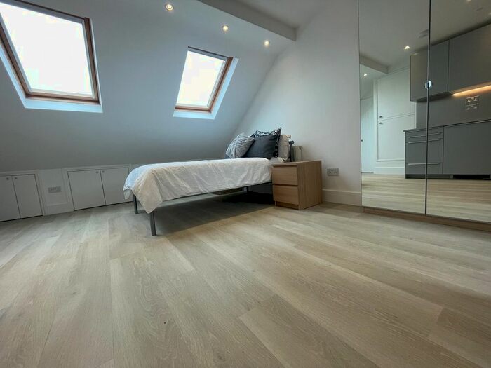 Studio To Rent In Clovelly Road, Chiswick, London, W4