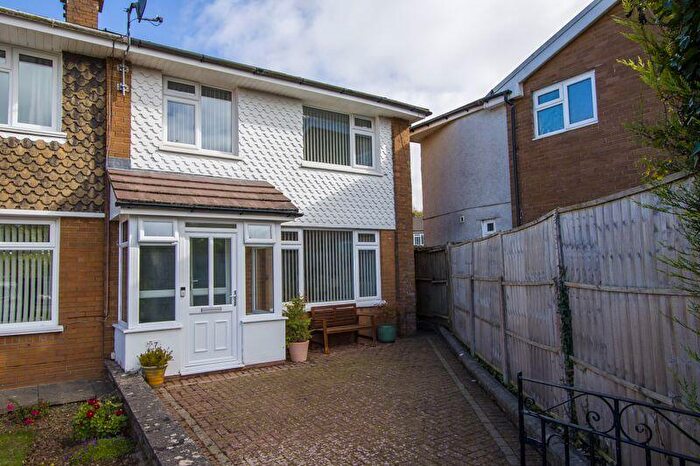 3 Bedroom End Of Terrace House For Sale In Harlech Close, Dinas Powys, CF64